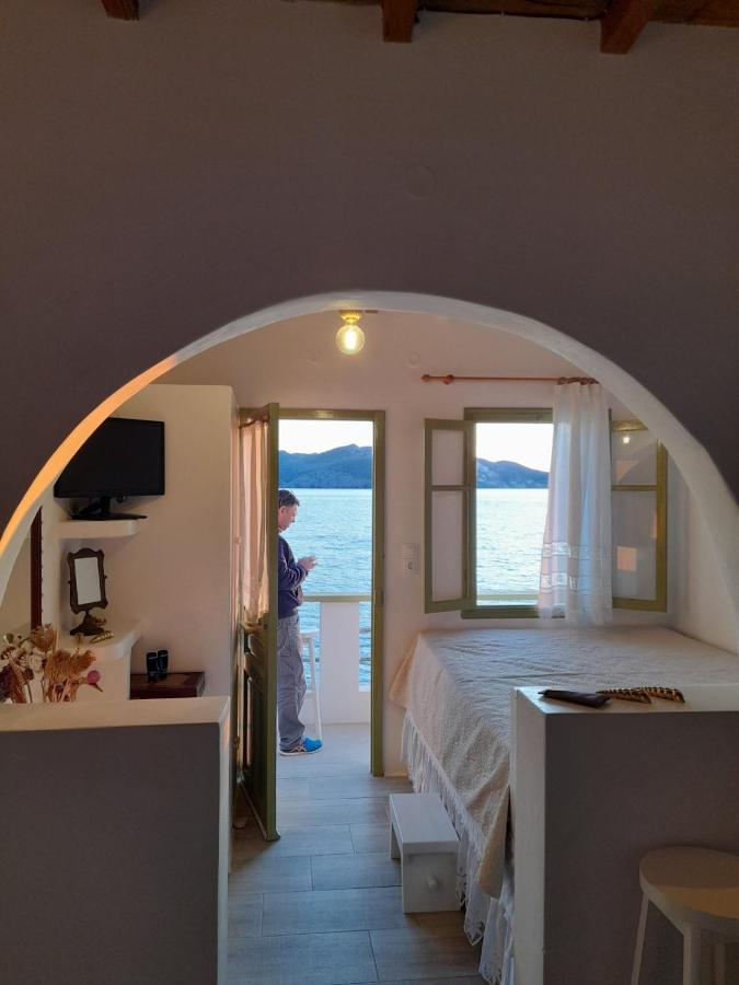Milos By The Sea - Eco House Plaka  ภายนอก รูปภาพ