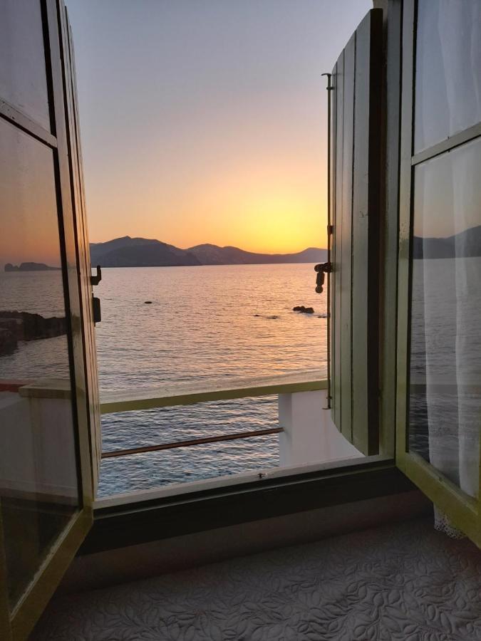 Milos By The Sea - Eco House Plaka  ภายนอก รูปภาพ